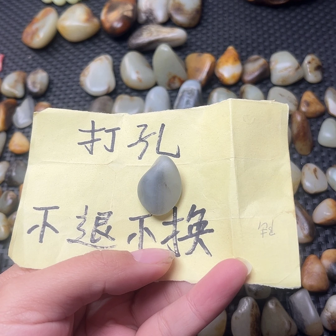 涛***도和田玉（糖玉）未镶嵌珠宝奇石