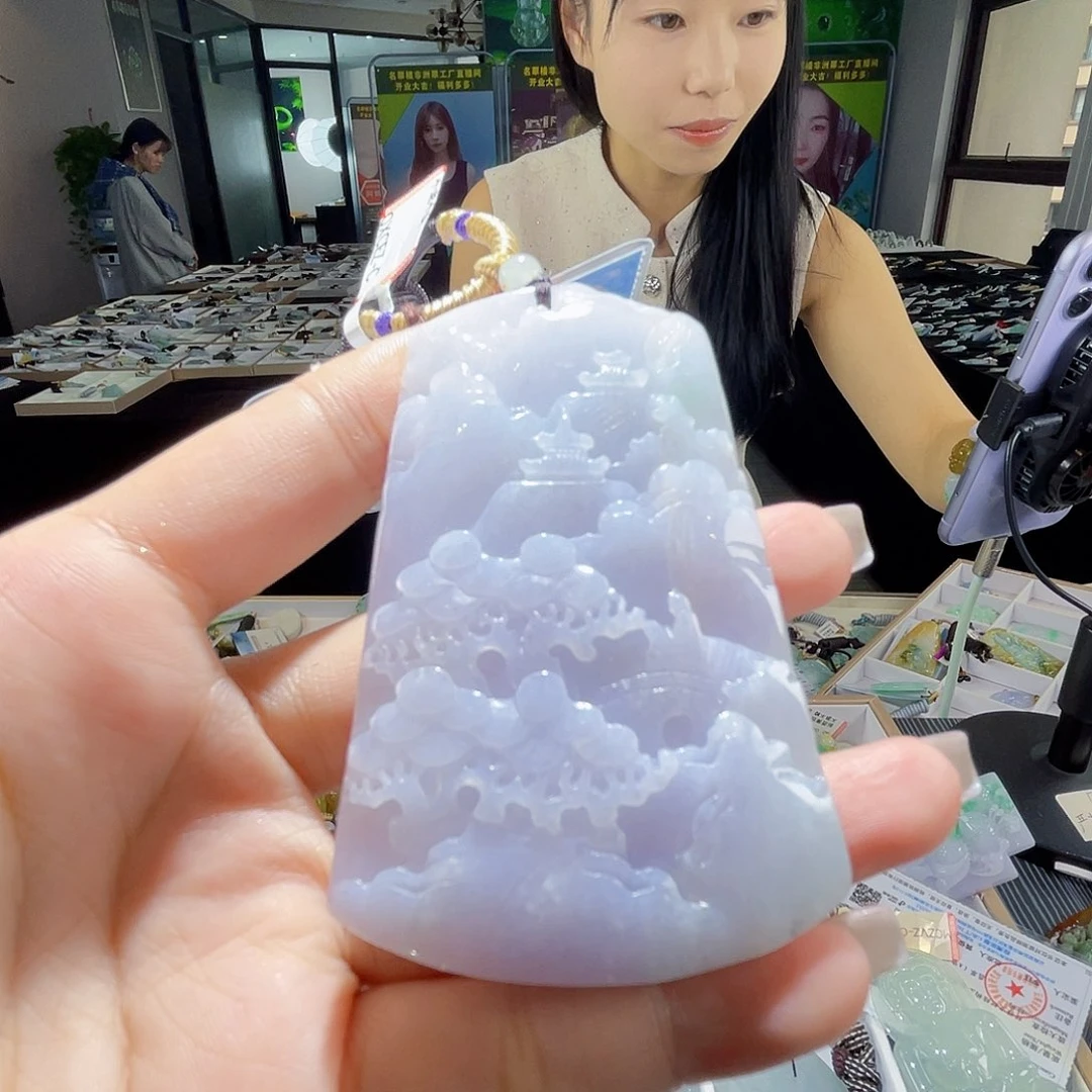 颈饰未镶嵌翡翠一个