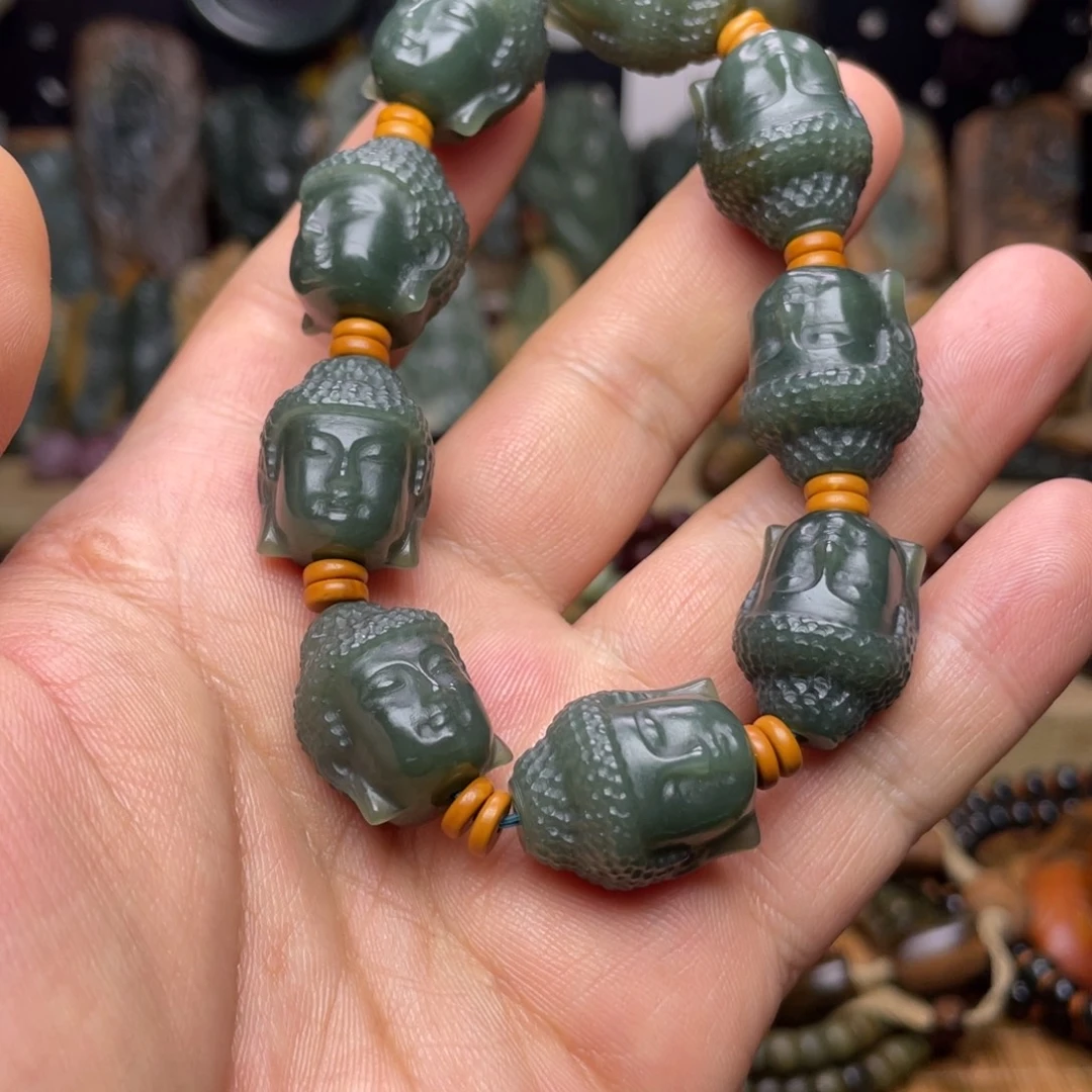 透闪石质玉未镶嵌颈饰