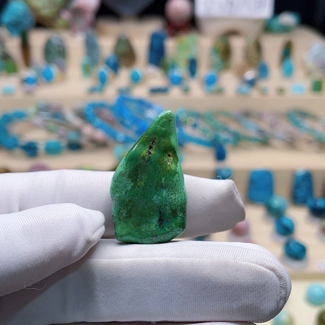 绿松石未镶嵌颈饰