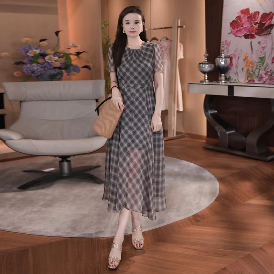 唯伊公馆夏季新款气质圆领格纹印花褶边收腰A摆时尚连衣裙98709