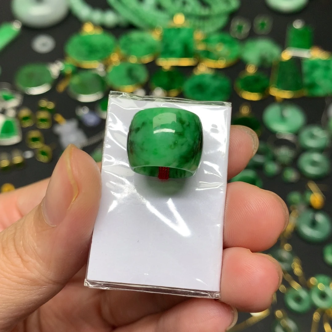 翡翠未镶嵌吊坠(不含链)有纹裂