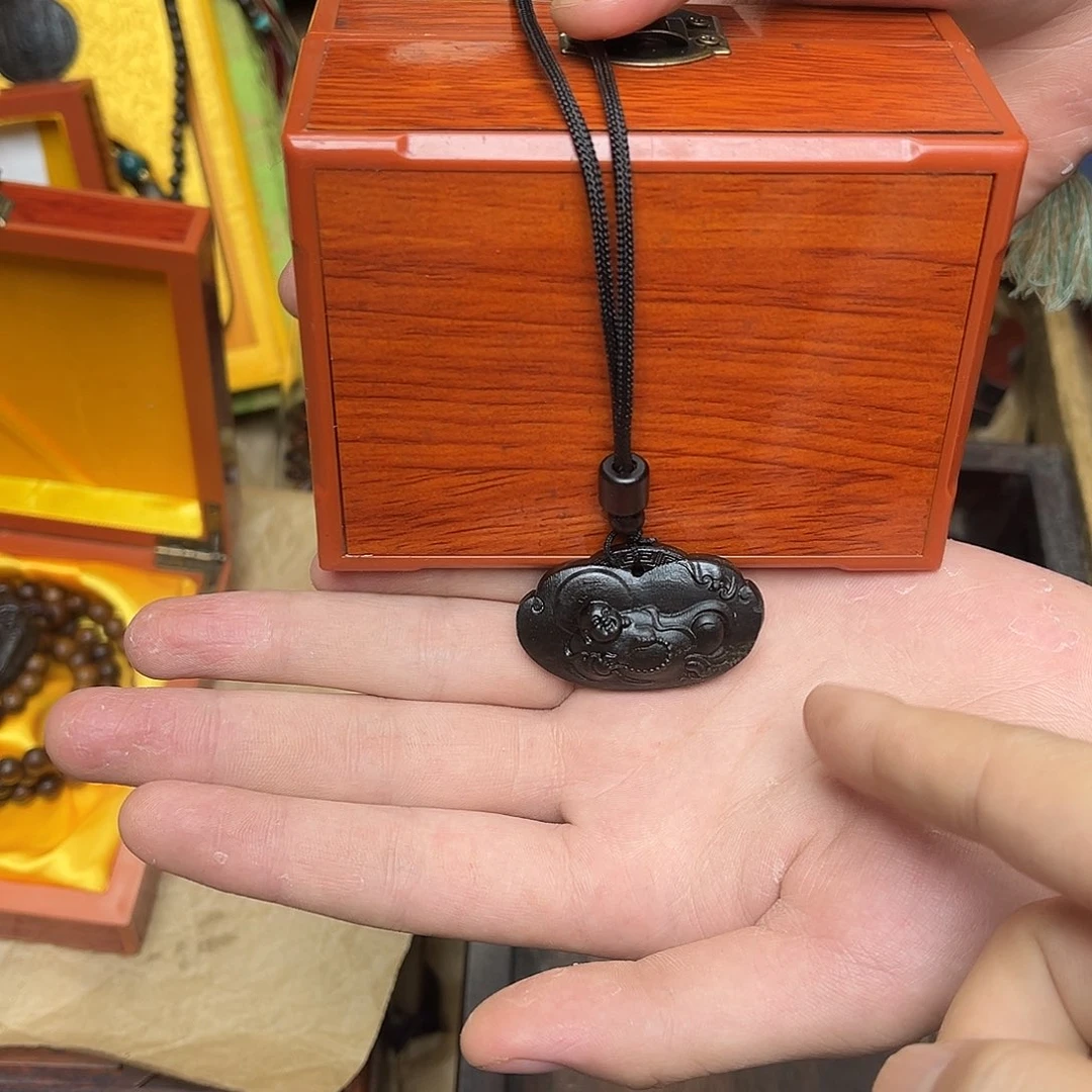 大叶紫檀（黑酸枝木类）