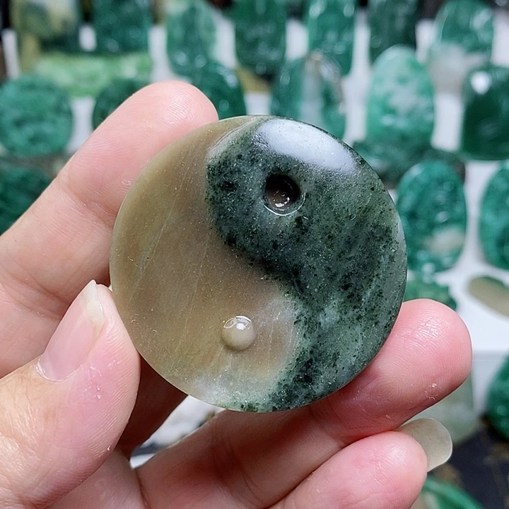 未镶嵌独山玉颈饰