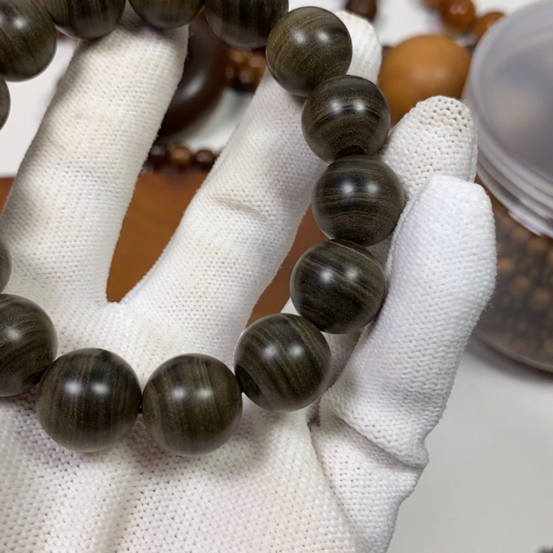 潇***客檀香木老山檀香1.5水阴沉奶香