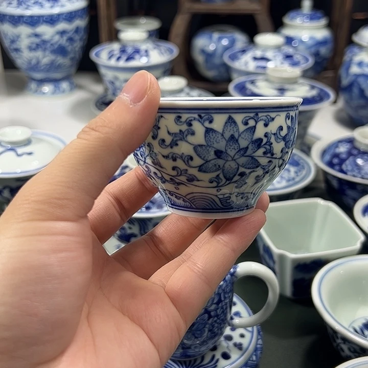 柴窑点工缠枝花卉
