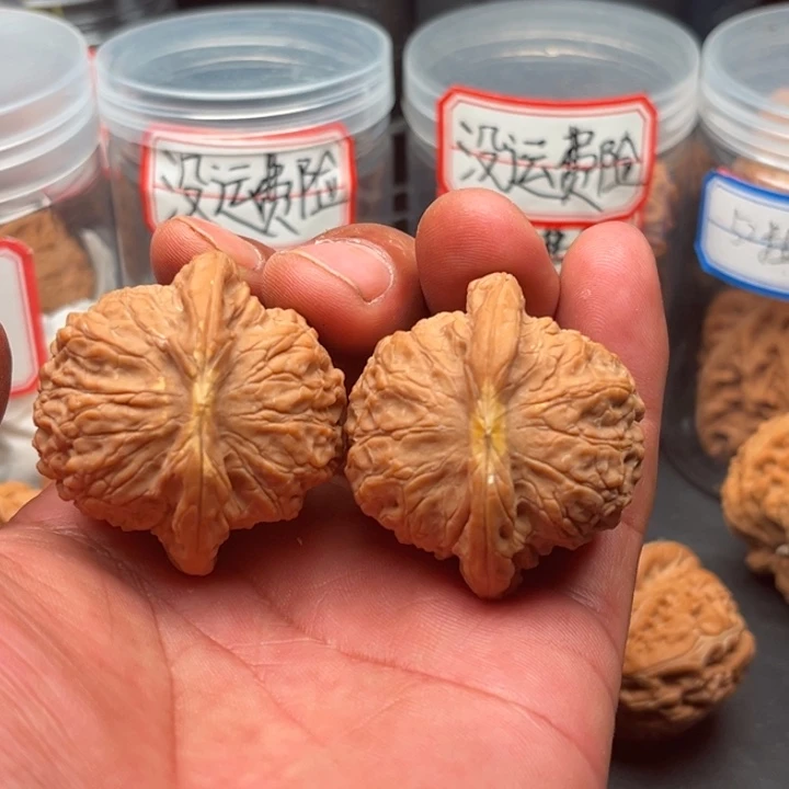 把件文玩核桃血麒麟