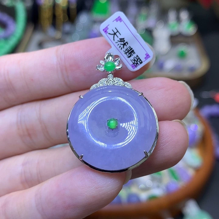 颈饰18K金镶嵌翡翠