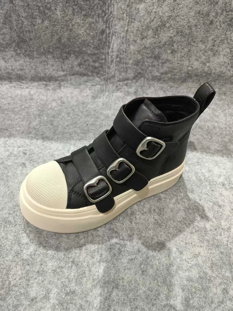 2025年品牌女鞋冬季新款真皮厚底圆头魔术贴卡扣时尚百搭休闲板鞋