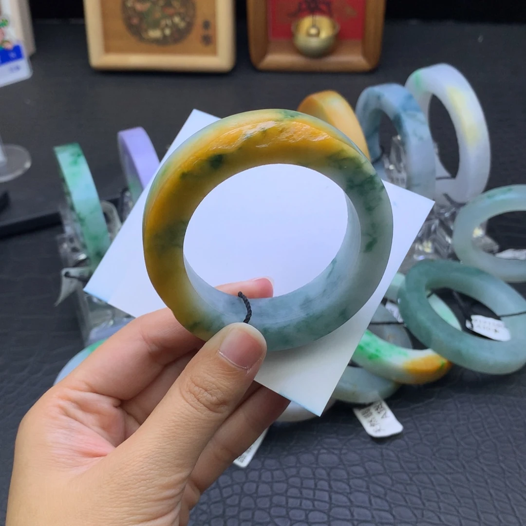 定制翡翠未镶嵌翡翠手镯