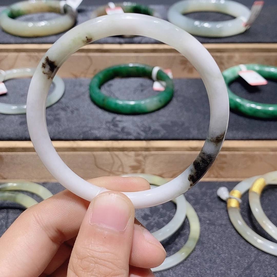 独山玉未镶嵌手镯