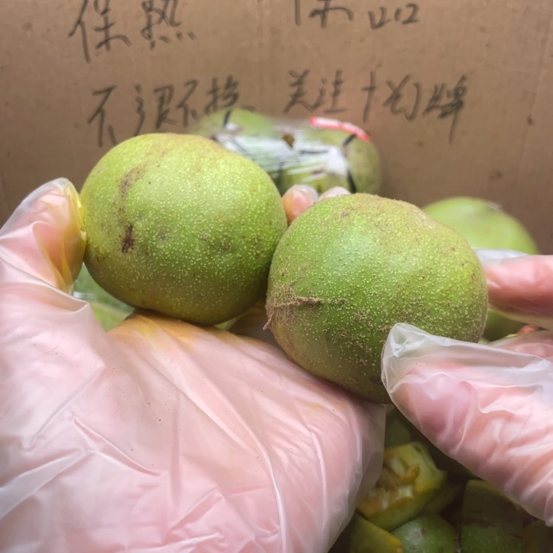 王***酒文玩核桃吊坠元宝青皮不退不换