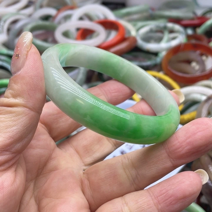 翡翠未镶嵌手镯手镯