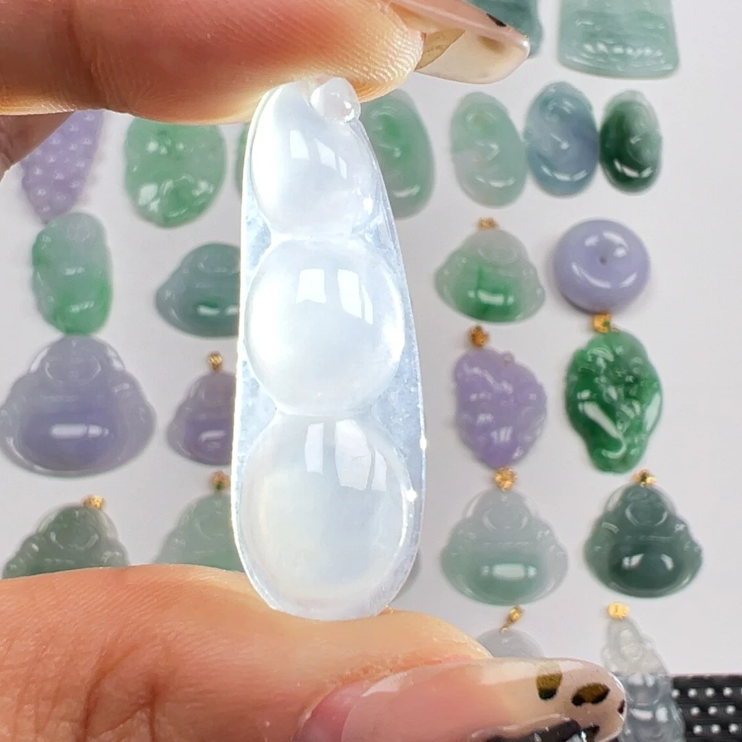 翡翠未镶嵌颈饰福豆