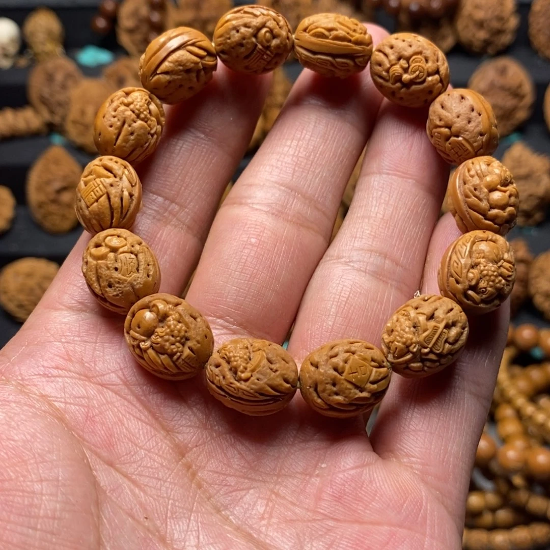 贪***子桃核雕刻招财金蟾