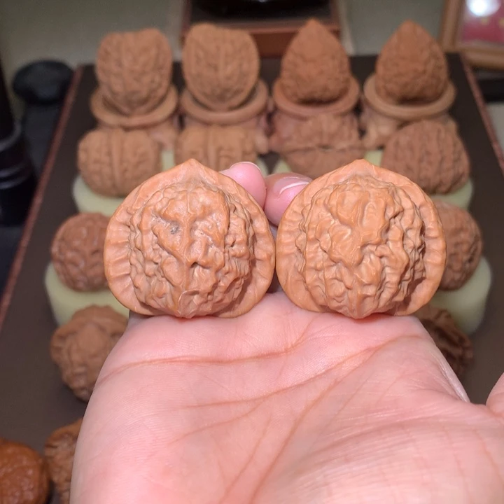 核桃文玩核桃把件瓷娃娃