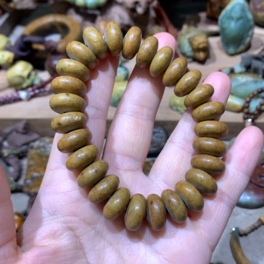 未镶嵌岫岩河磨玉（透闪石质玉）挂件