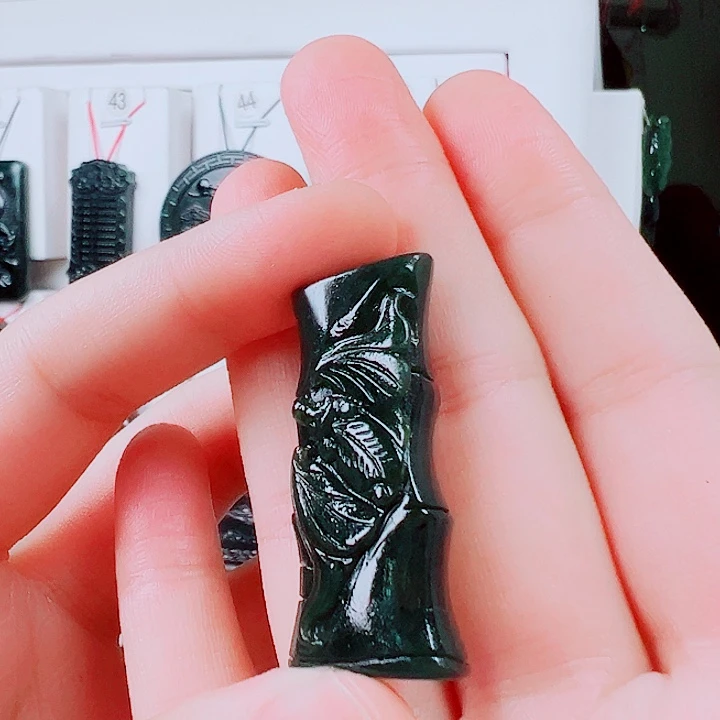 蛇纹石玉未镶嵌玉牌