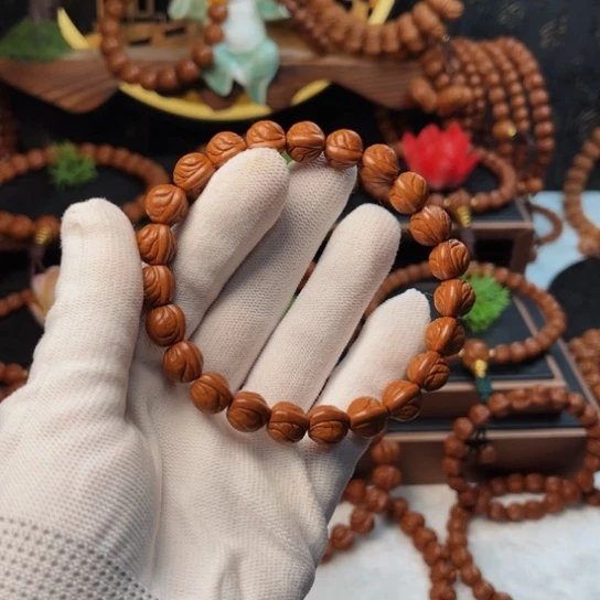 吊坠桃核大****?10玉龙脊手串