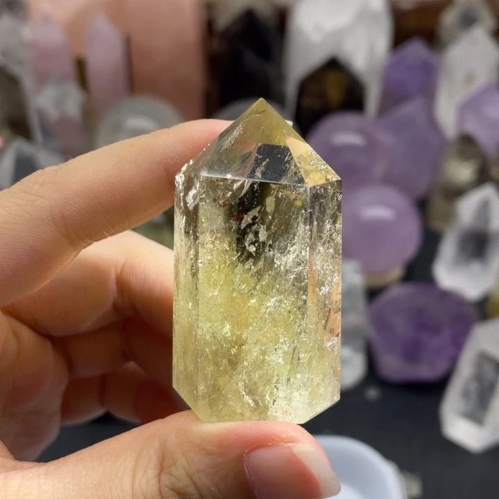 3未镶嵌水晶黄水柱碎彩