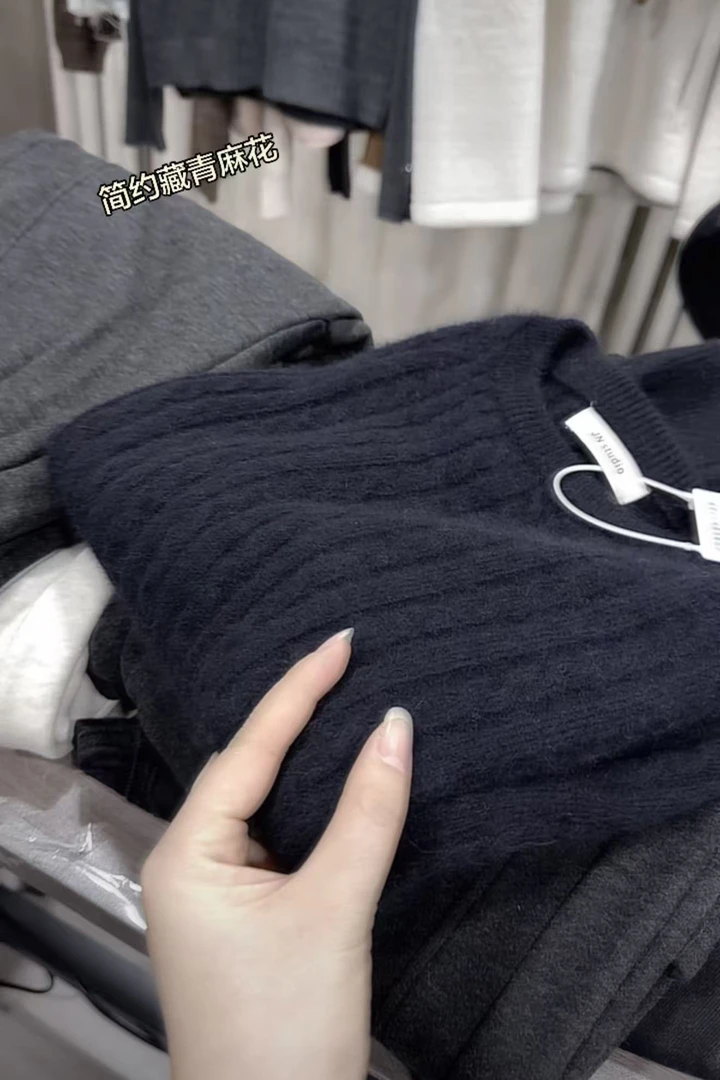 米蓝家名殿！巨好看～简约藏青麻花毛衣套头衫8305