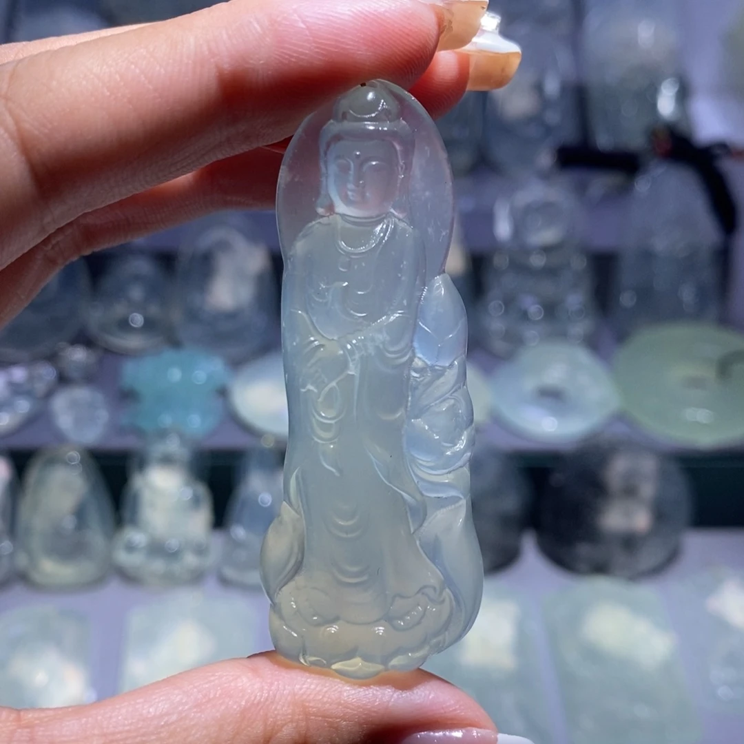 岫玉未镶嵌颈饰观音