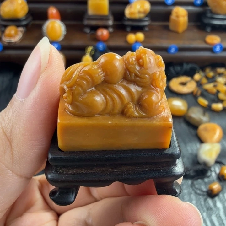 白***胖田黄石田黄石印章