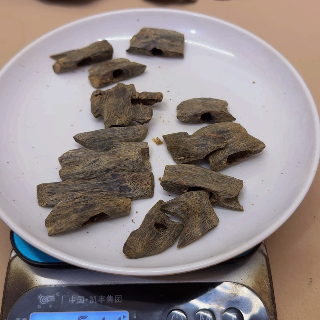 孤***u沉香沉香碎屑海南乌身圆叶高油块料51克