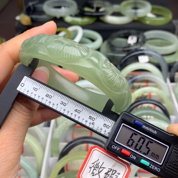 蛇纹石玉未镶嵌手镯1043