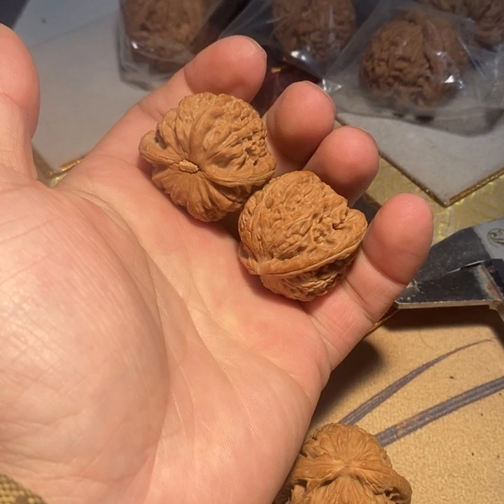 文玩核桃把件恭****滚核桃