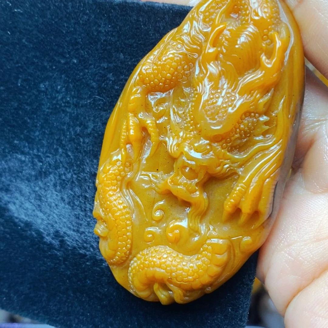 未镶嵌石英质玉（黄龙玉）颈饰