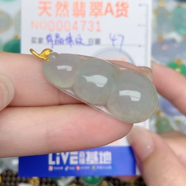 颈饰18K金镶嵌翡翠