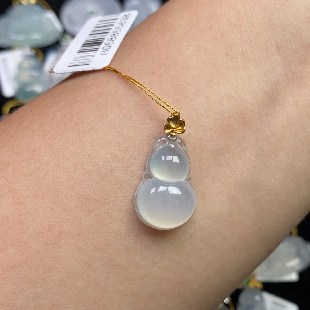 翡翠18K金镶嵌颈饰葫芦