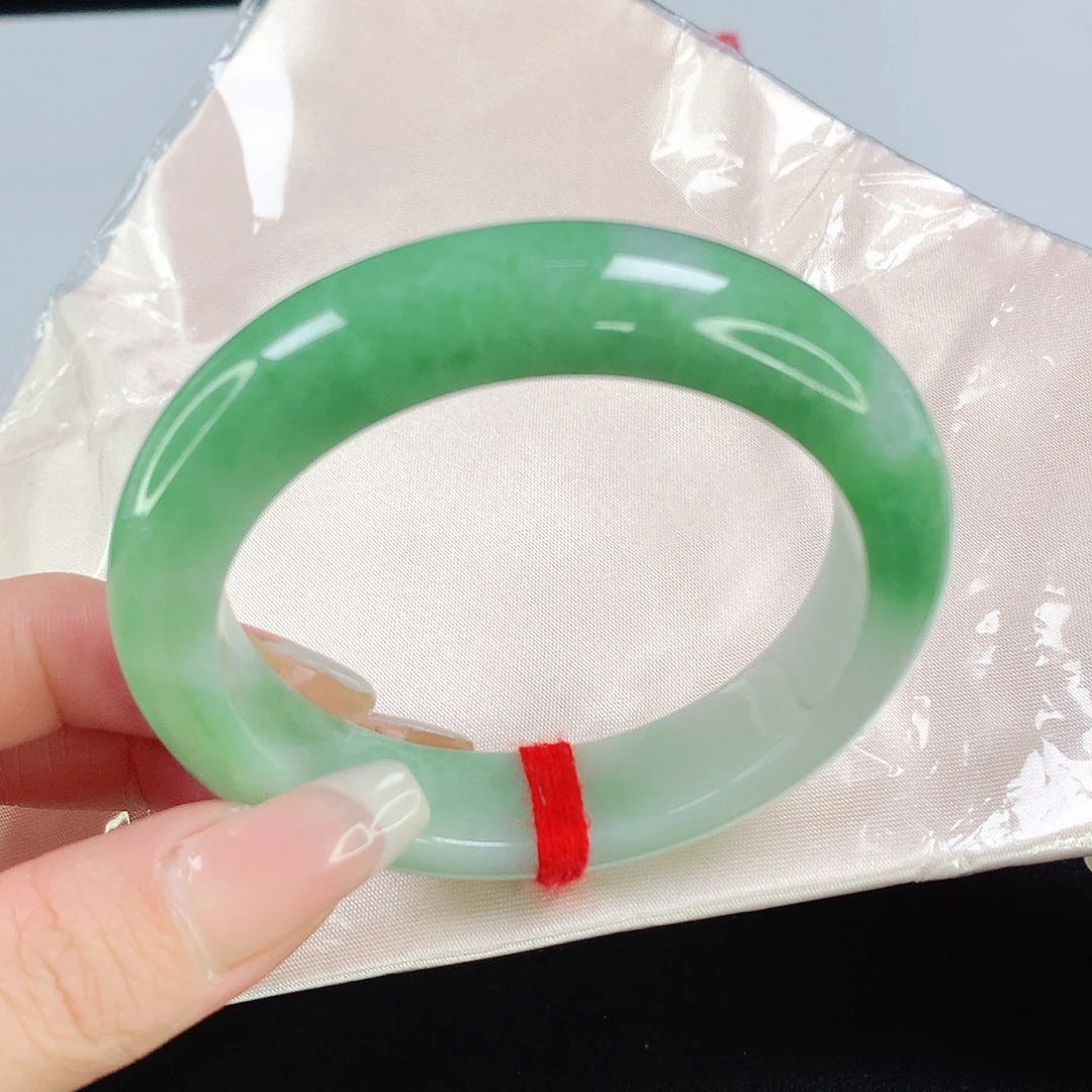 翡翠手镯未镶嵌54圈