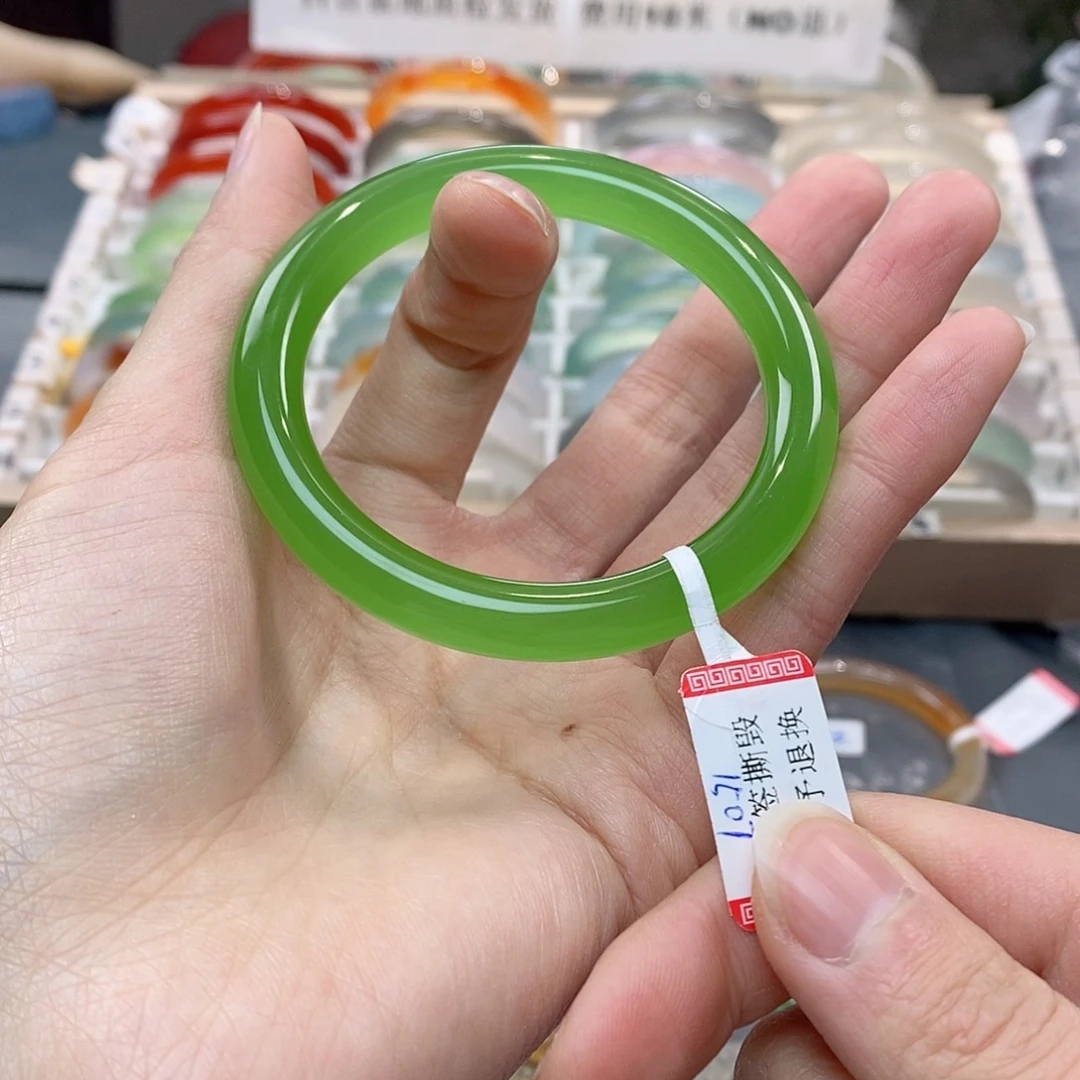 玛瑙/玉髓手镯未镶嵌做****人