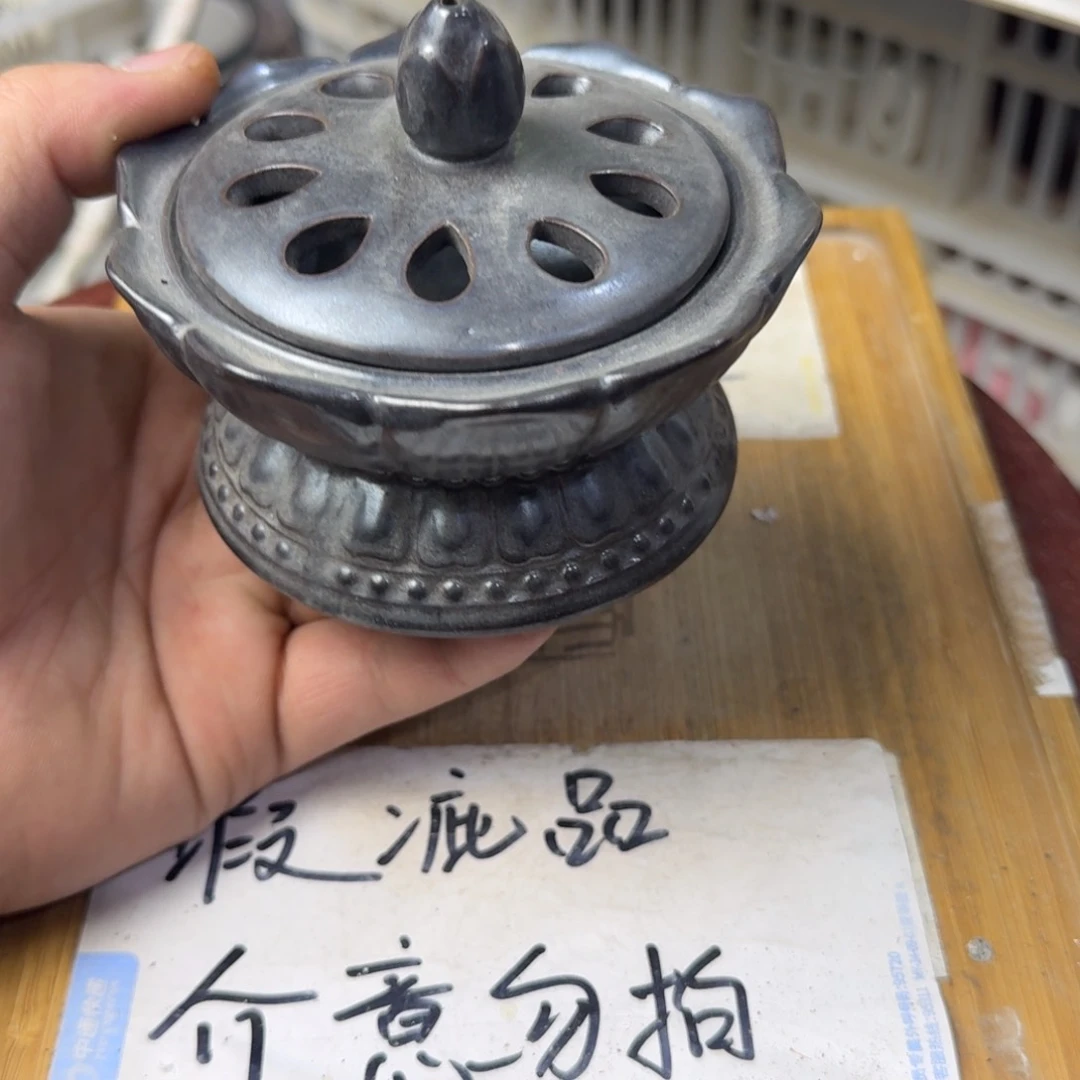 瑕疵介意勿拍陶瓷器皿A137