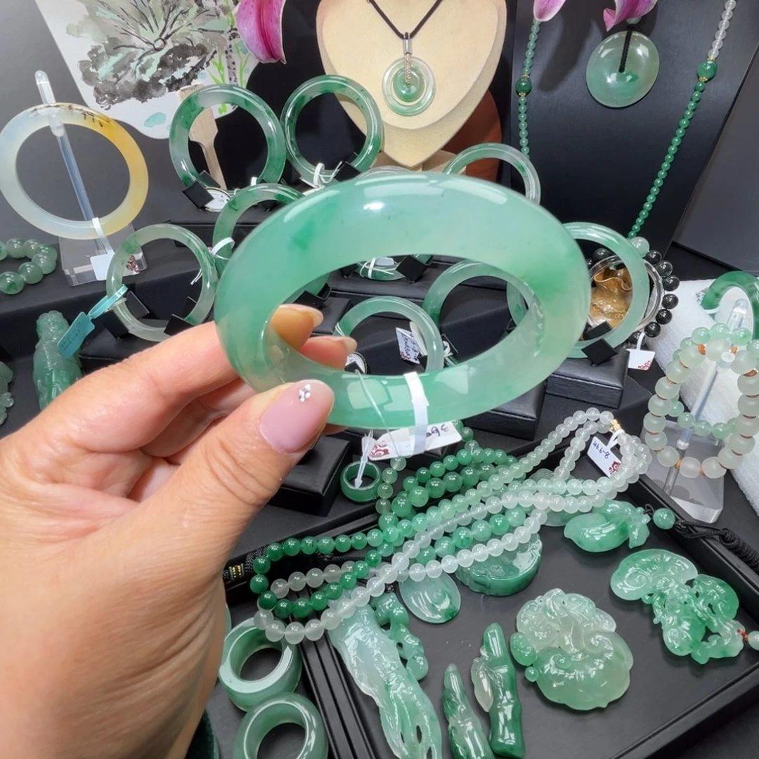 未镶嵌石英质玉（非洲翠）戒指