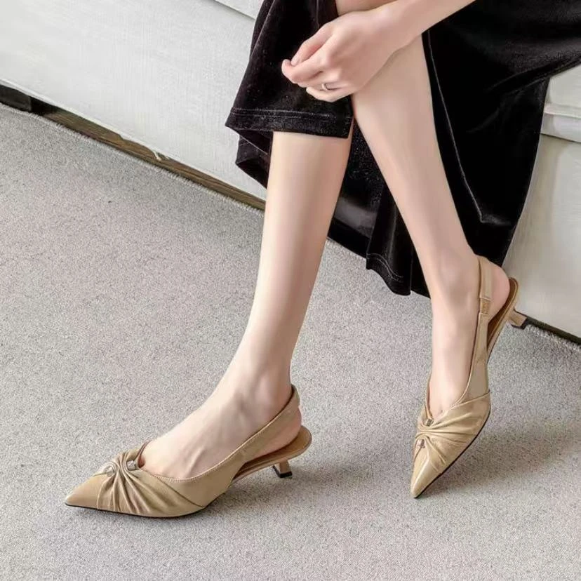 C6889  杏色 夏季新款一字带气质女士包头四季凉鞋