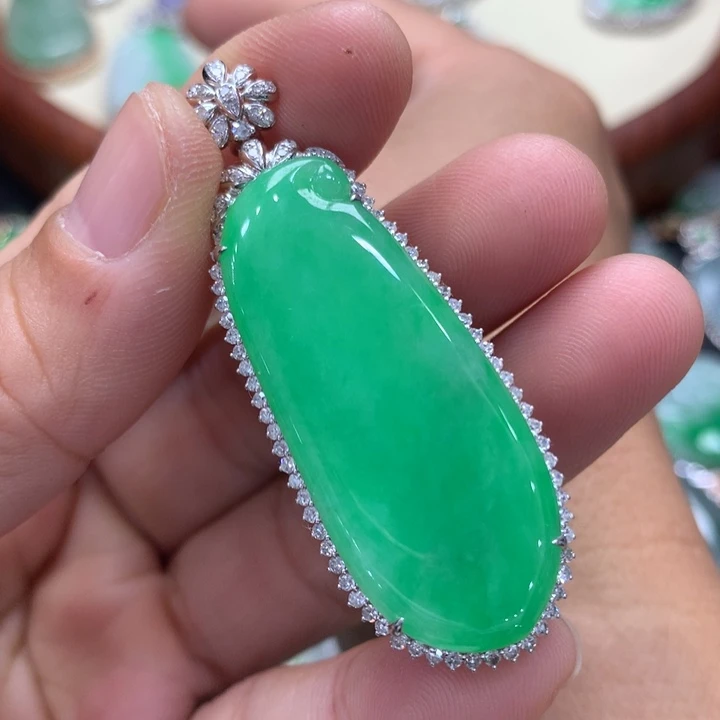 翡翠吊坠(不含链)18K金镶嵌