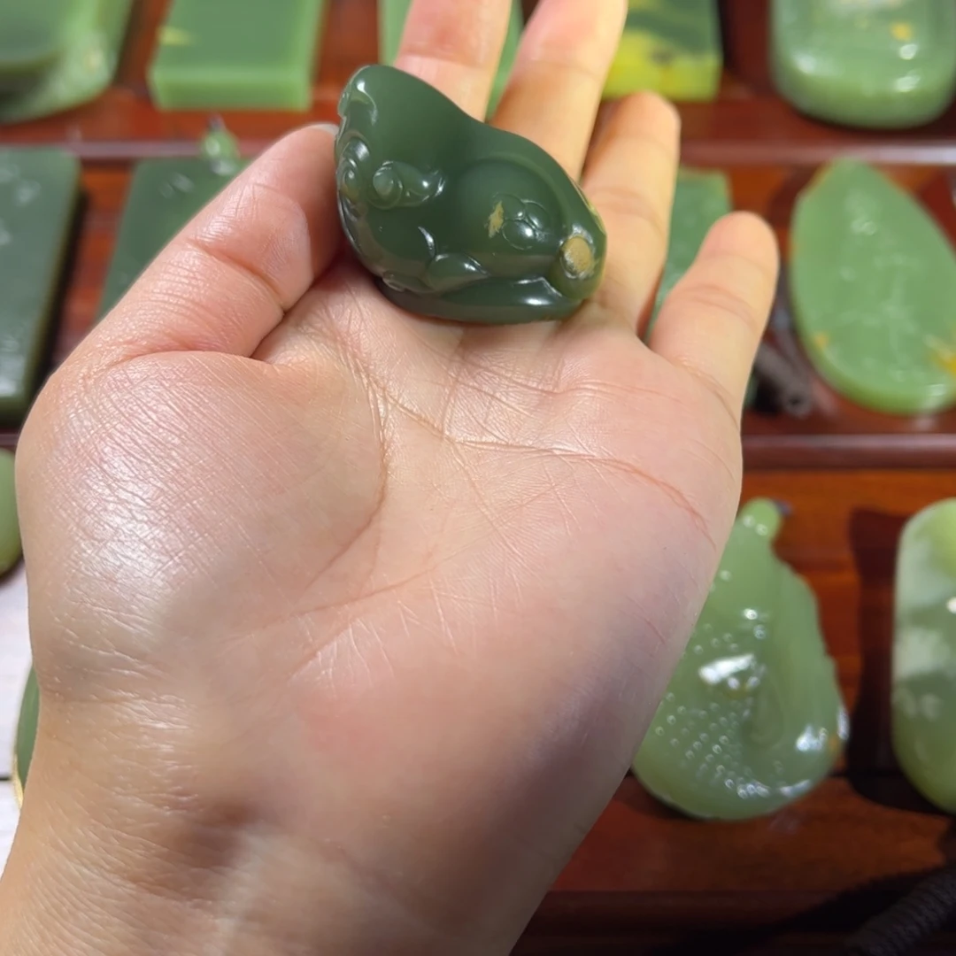 岫岩河磨玉（透闪石质玉）吊坠(不含链)未镶嵌