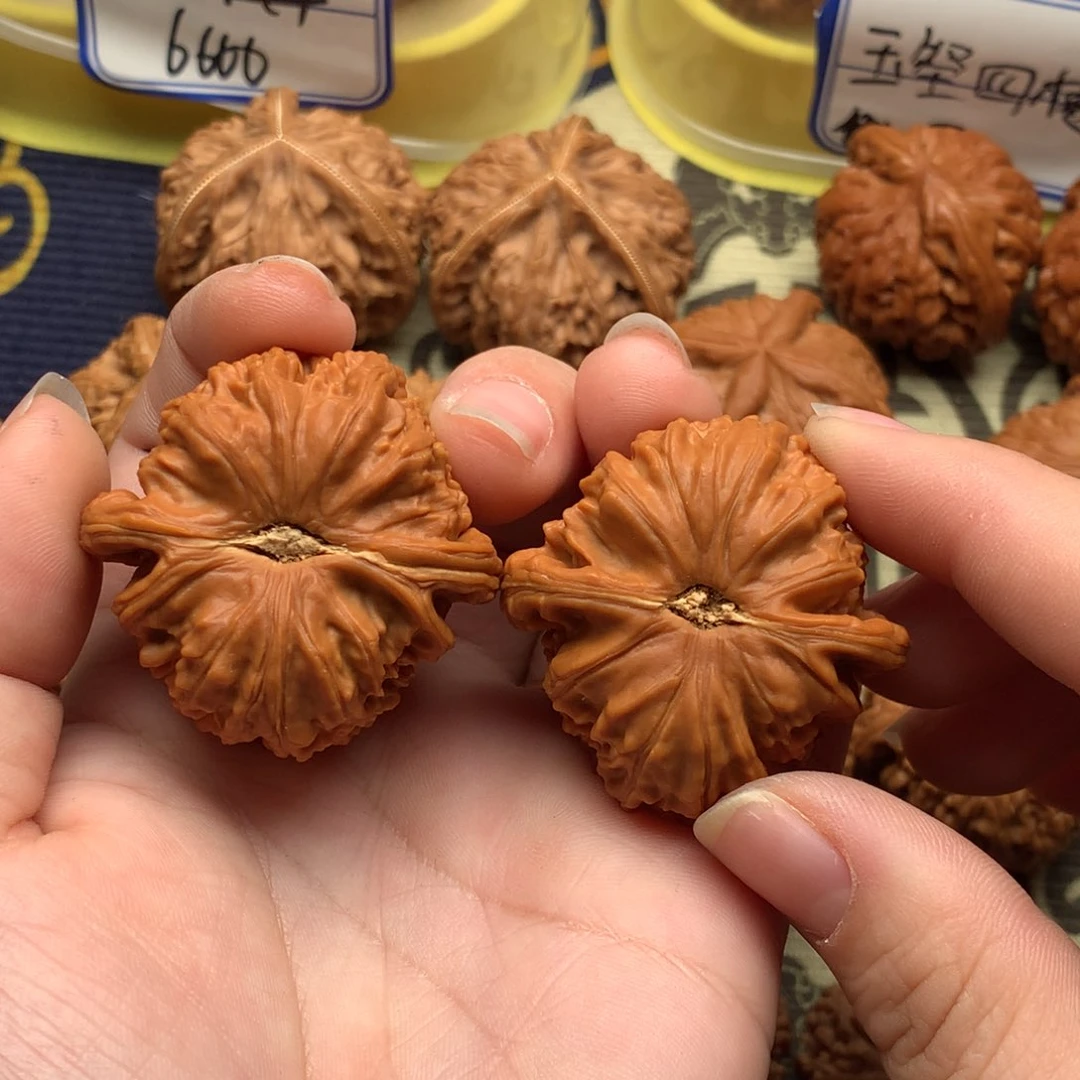 文玩核桃吊坠三角白39