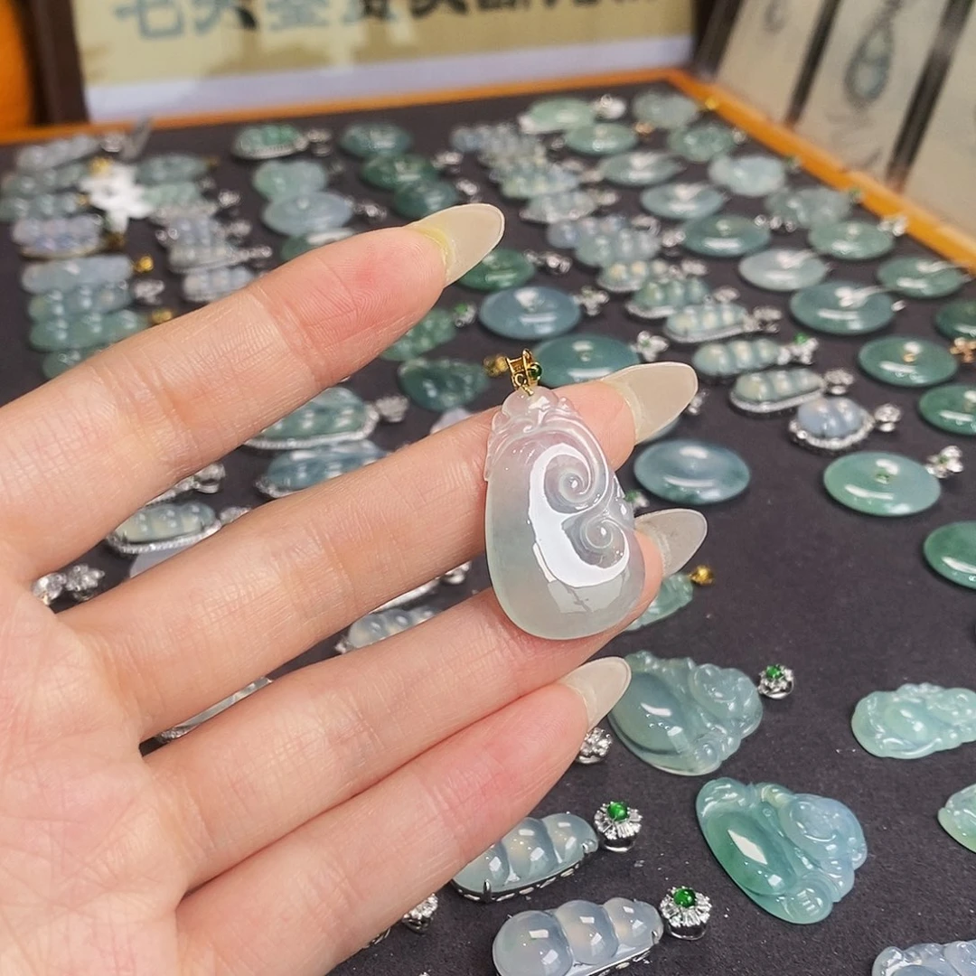 翡翠18K金镶嵌颈饰玲****镜天然缅甸翡翠吊坠如意