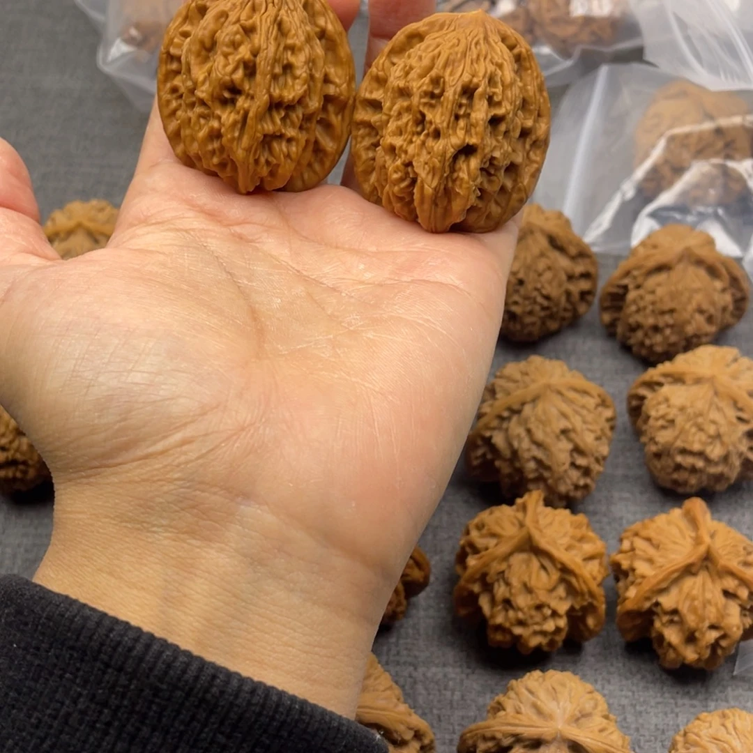 文玩核桃吊坠虎头39