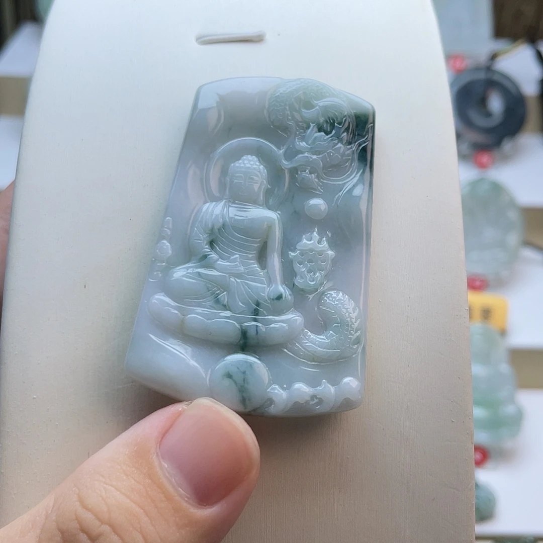 翡翠未镶嵌颈饰大日如来