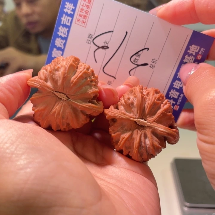 核桃把件41左右全品无修三角白