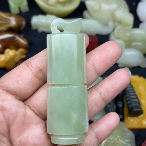 蛇纹石玉未镶嵌颈饰94