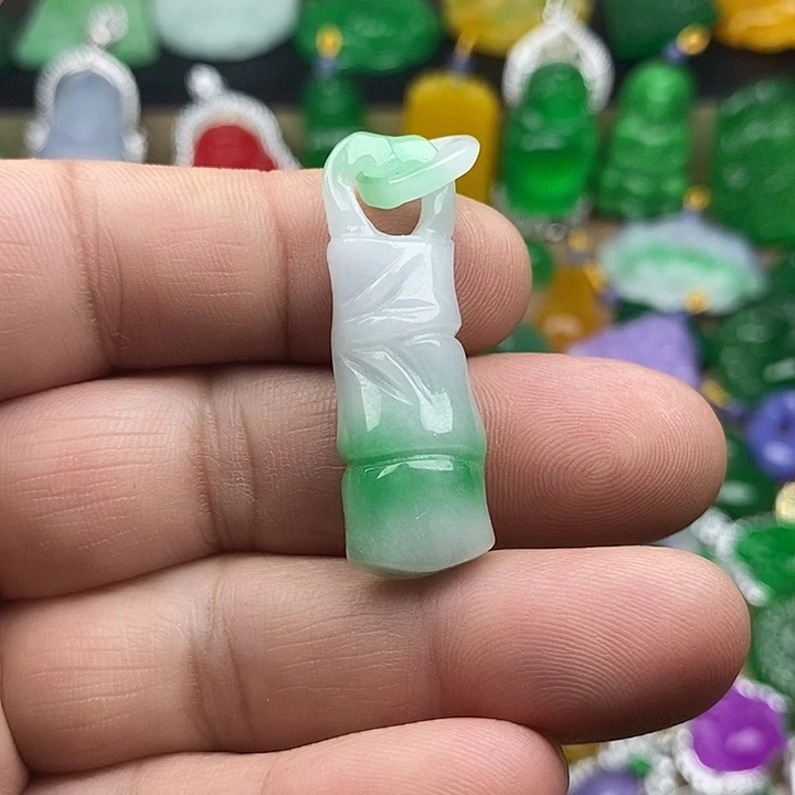 翡翠未镶嵌颈饰吊坠