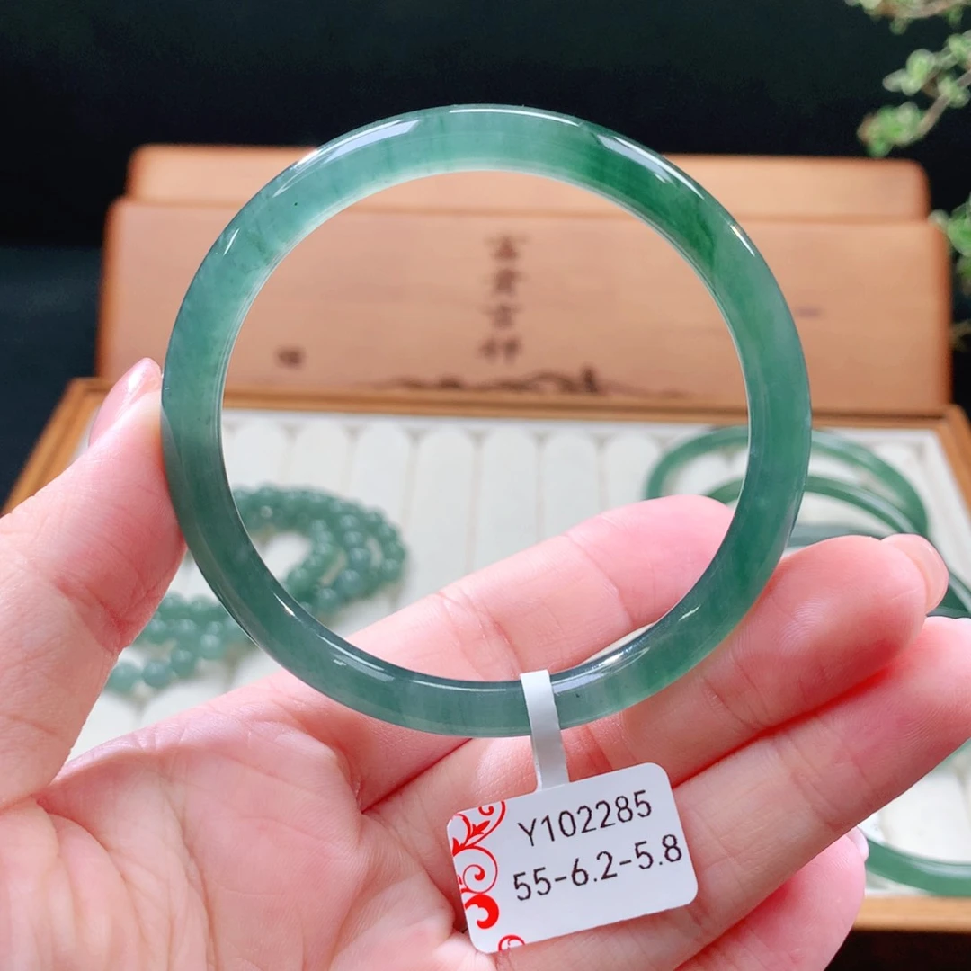 翡翠手镯（圆镯）未镶嵌