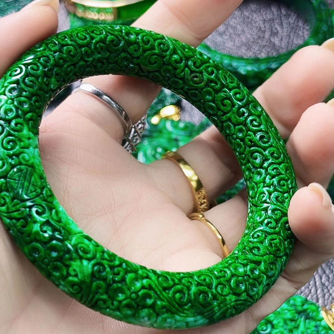 颈饰未镶嵌翡翠多样性