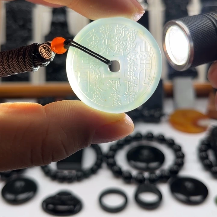 蛇纹石玉未镶嵌颈饰